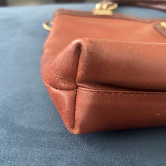 Yves Saint Laurent Tan Leather Shoulder Bag - Picture 6 of 7